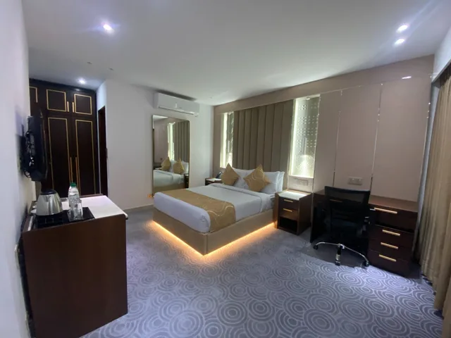 Deluxe King Room, Unique Regency Hotel Dhaka 1/12