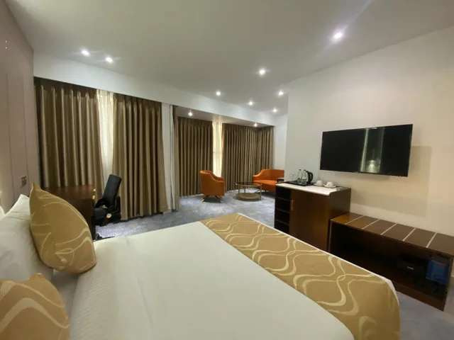 Deluxe King Room, Unique Regency Hotel Dhaka 2/12