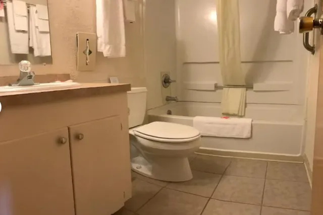 Continental Inn by OYO Watertown NY I-81، واتيرتاون 7/12