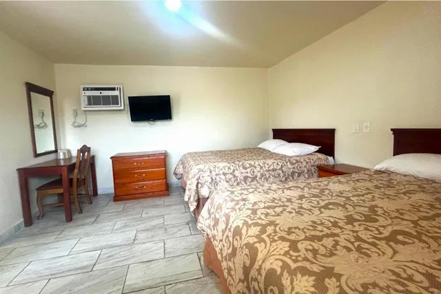 غرفة بسرير كينج للمدخنين، Pen Ann by Capital O Pharr/McAllen TX 8/12