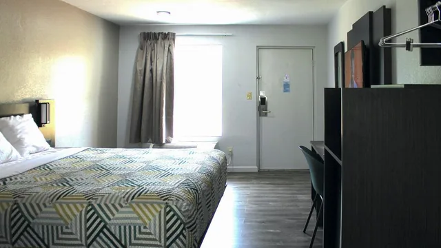 1 King Bed Non-Smoking, Micfridge، Motel6 Mccomb Ms 9/9