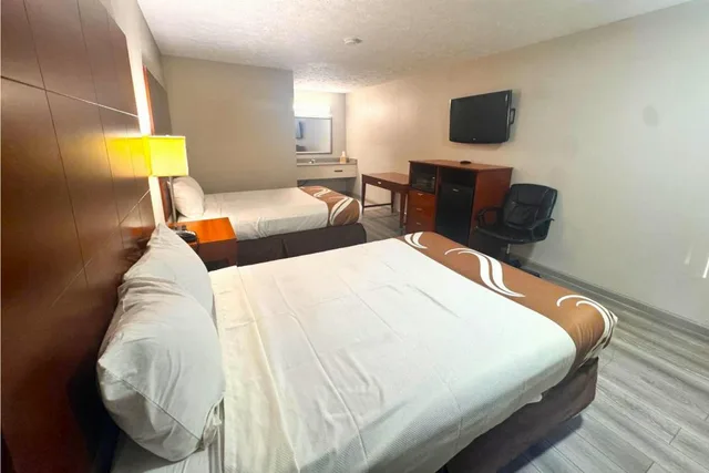 غرفة بسريرين كوين لغير المدخنين، OYO Express Inn 2/9